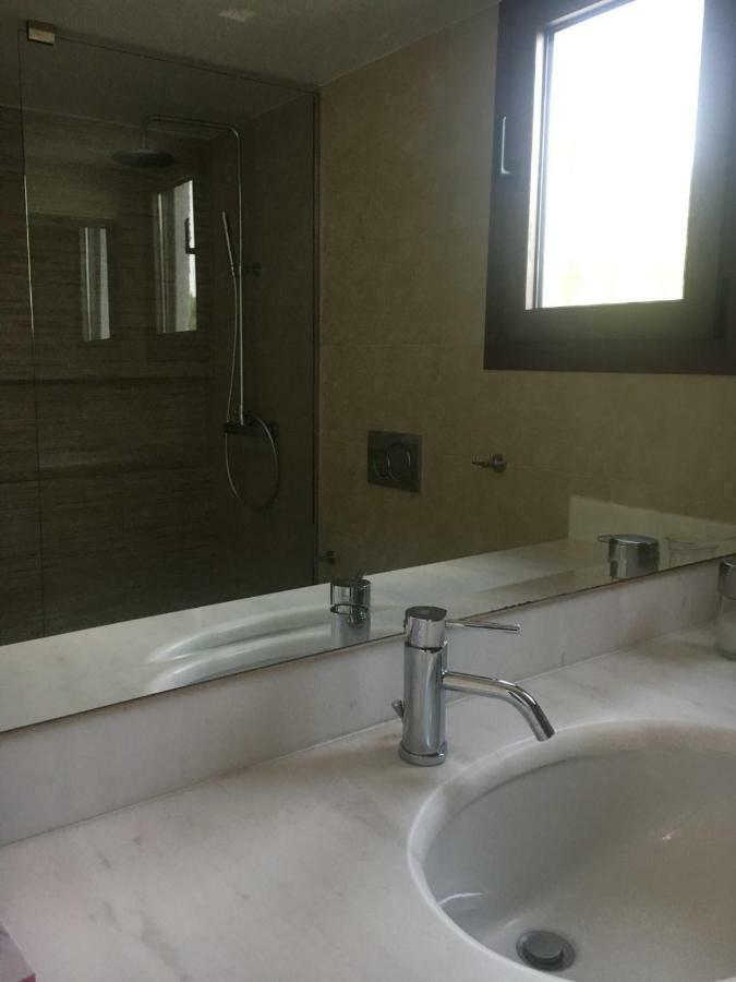 Villa Christina With Private Pool In Saronida, Near Stunning Beaches, Athens Airport & Sounio Экстерьер фото